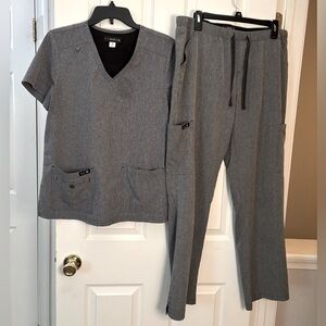 Koi Basics Scrub Set Becca Top and Holly Pants in Heather Grey Size M/L